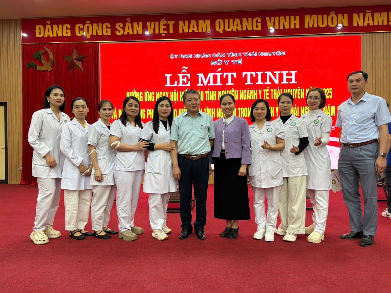 Hình 2